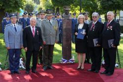 Spomienková slávnosť spojená s konferenciou pri príležitosti 125. výročia narodenia arm. gen. Rudolfa Viesta Spomienková slávnosť spojená s konferenciou pri príležitosti 125. výročia narodenia arm. gen. Rudolfa Viesta